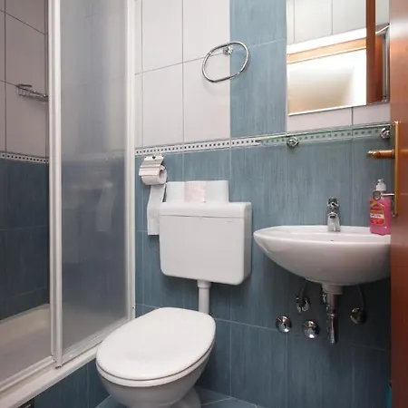 Donja Vala 6658a * Drvenik (Split-Dalmatia)