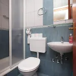 Donja Vala 6658a * Drvenik (Split-Dalmatia)